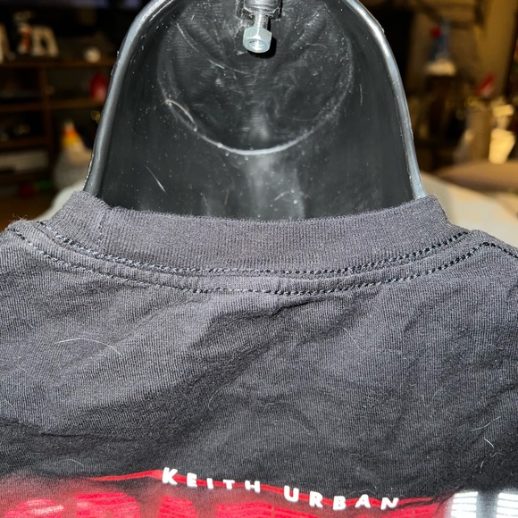 Keith Urban Graffiti U World Tour 2019 Concert T-Shirt - Picture 6 of 8